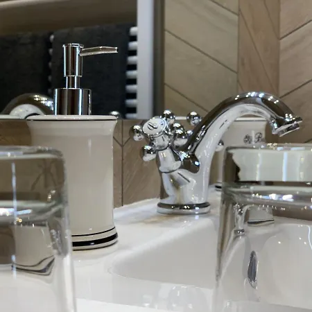 Privatunterkunft Cozy & Private Centrally Located In *