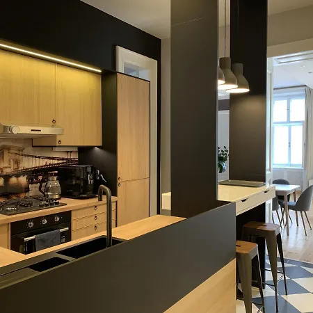 Cozy & Private Centrally Located In Homestay